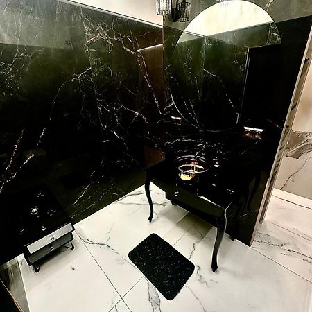 Black House A Radom Zewnętrze zdjęcie